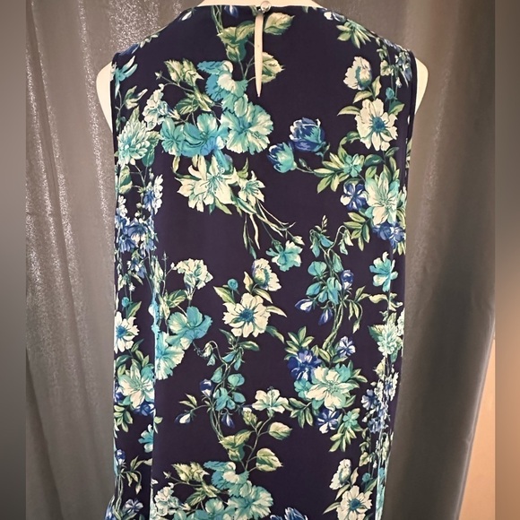 NY Collections Women Blue Floral blouse with split front and button on the back - Picture 3 of 9